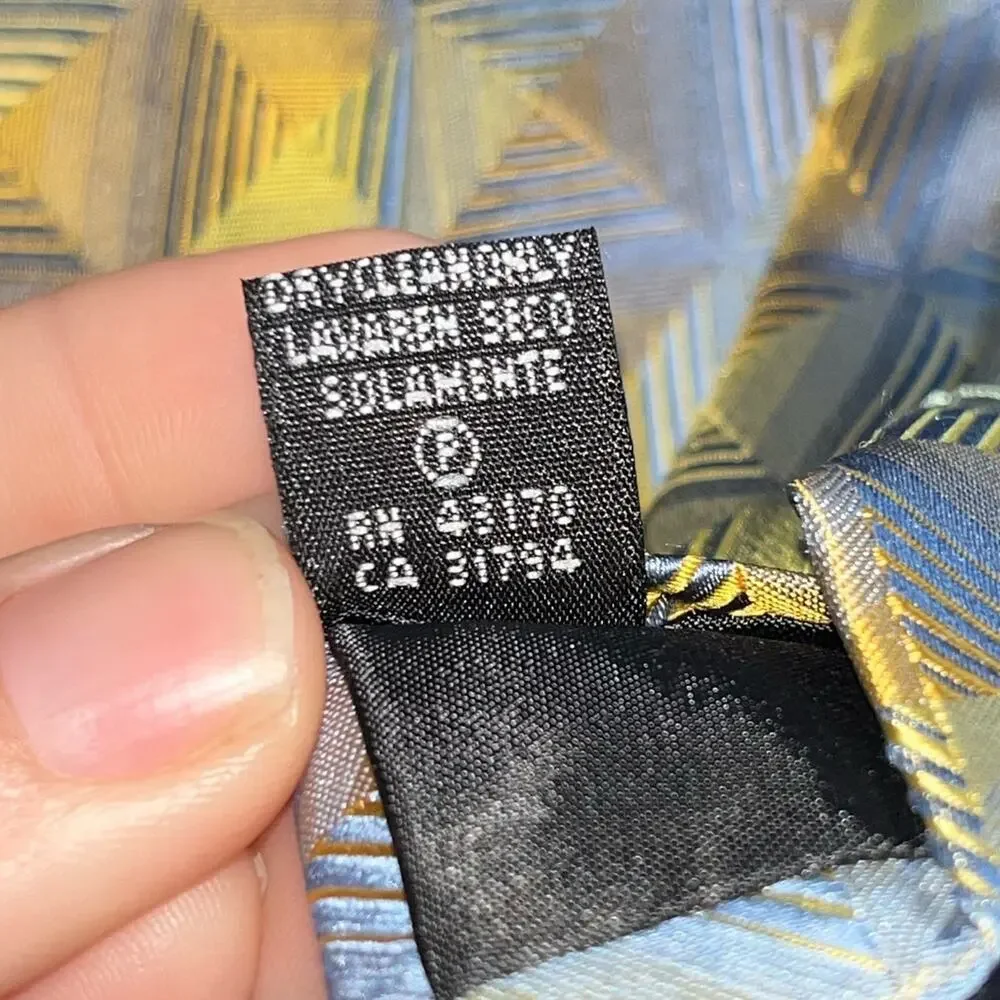 Van Heusen Stain Resistant 100% Silk Blue Gold Tie